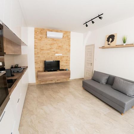 Winestone Corner Apartment Debrecen Eksteriør billede